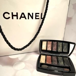 CHANEL eyeshadow set. Reduce price to $35